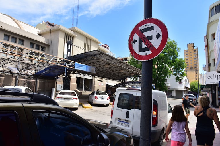 Vecinos de Córdoba capital podrán denunciar por vehículos mal estacionados