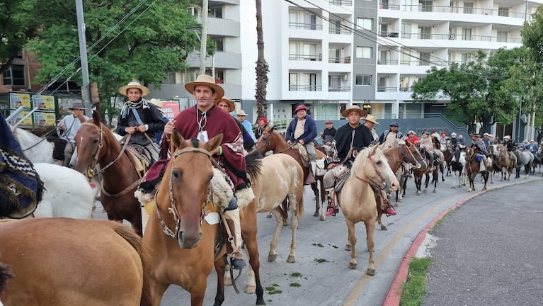 Comenzó la Cabalgata Brocheriana y recorre las calles de Córdoba 