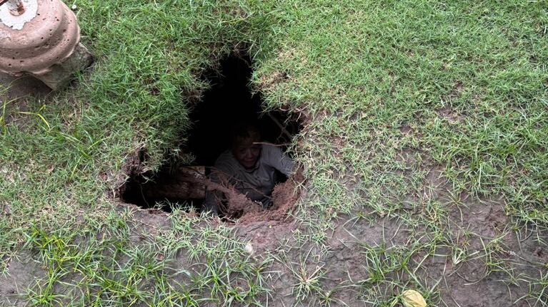 Rescataron a una mujer que cayó a un pozo ciego