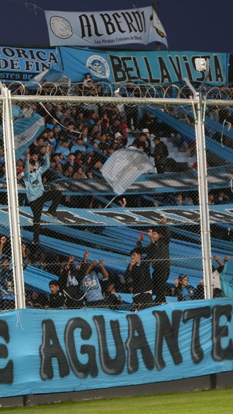 Locura en Alberdi por el Banderazo de Belgrano antes del clásico