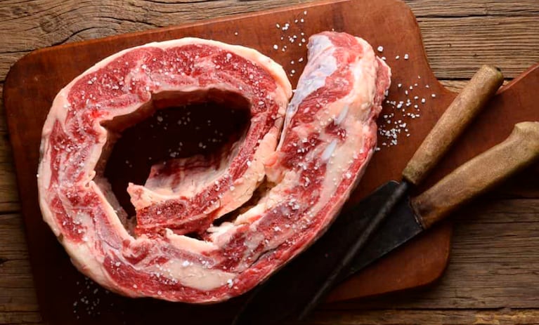 “La gente piensa dos veces antes de comprar”: el consumo de carne cayó al mínimo histórico