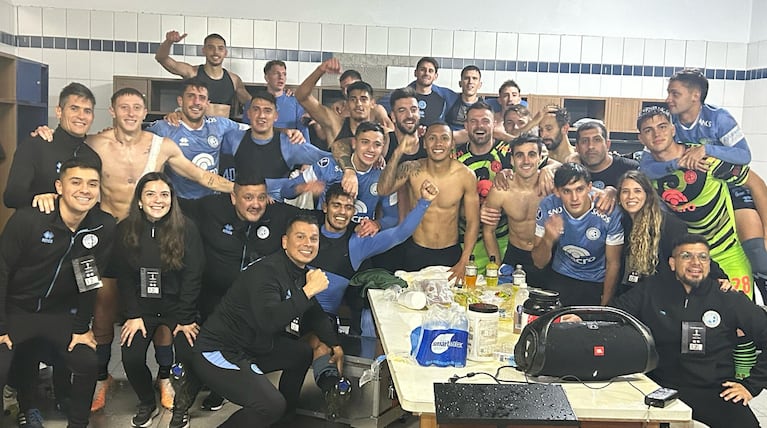 El alocado festejo de Belgrano en el vestuario por la clasificación a octavos de Sudamericana