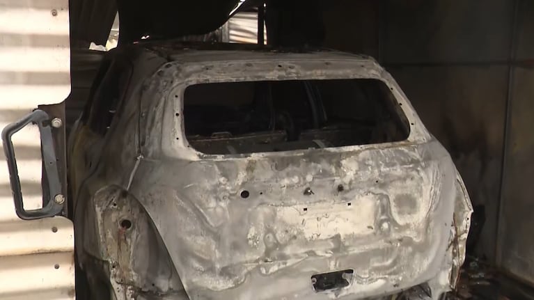 Se incendió un taller con autos y vecinos aseguran que fue intencional