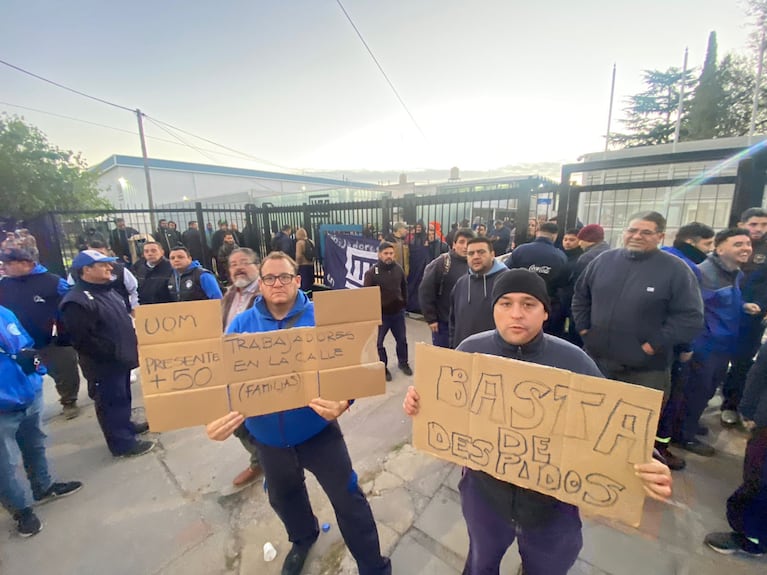 Protestan por 50 despidos en una fábrica de motores eléctricos de Córdoba