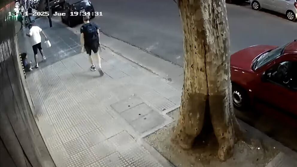 La agresión sin motivo de un hombre a una niña que caminaba por la calle en Palermo