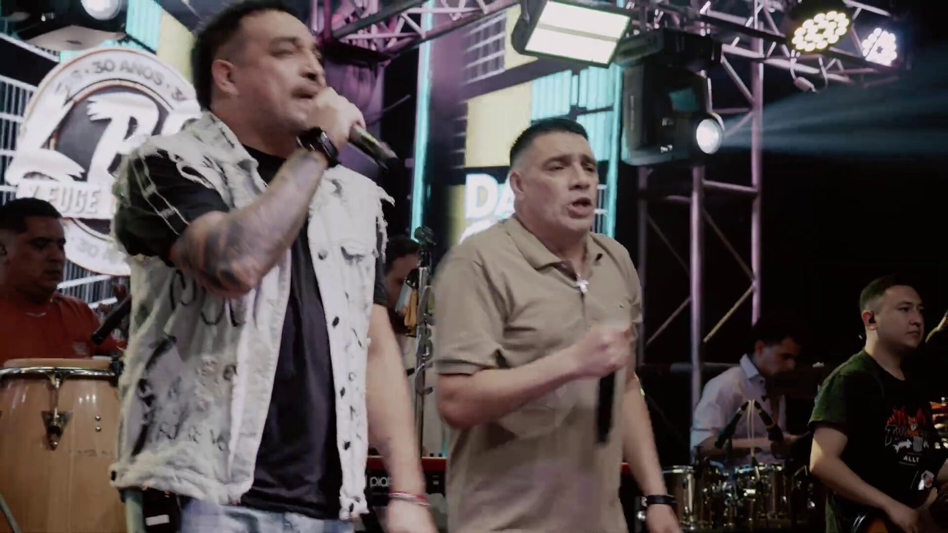 LBC y Dale Q´ Va sorprendieron con una colaboración