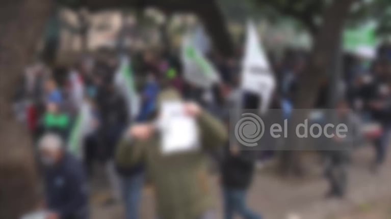 La marcha del SUOEM: así agredieron a periodista y camarógrafo de El Doce