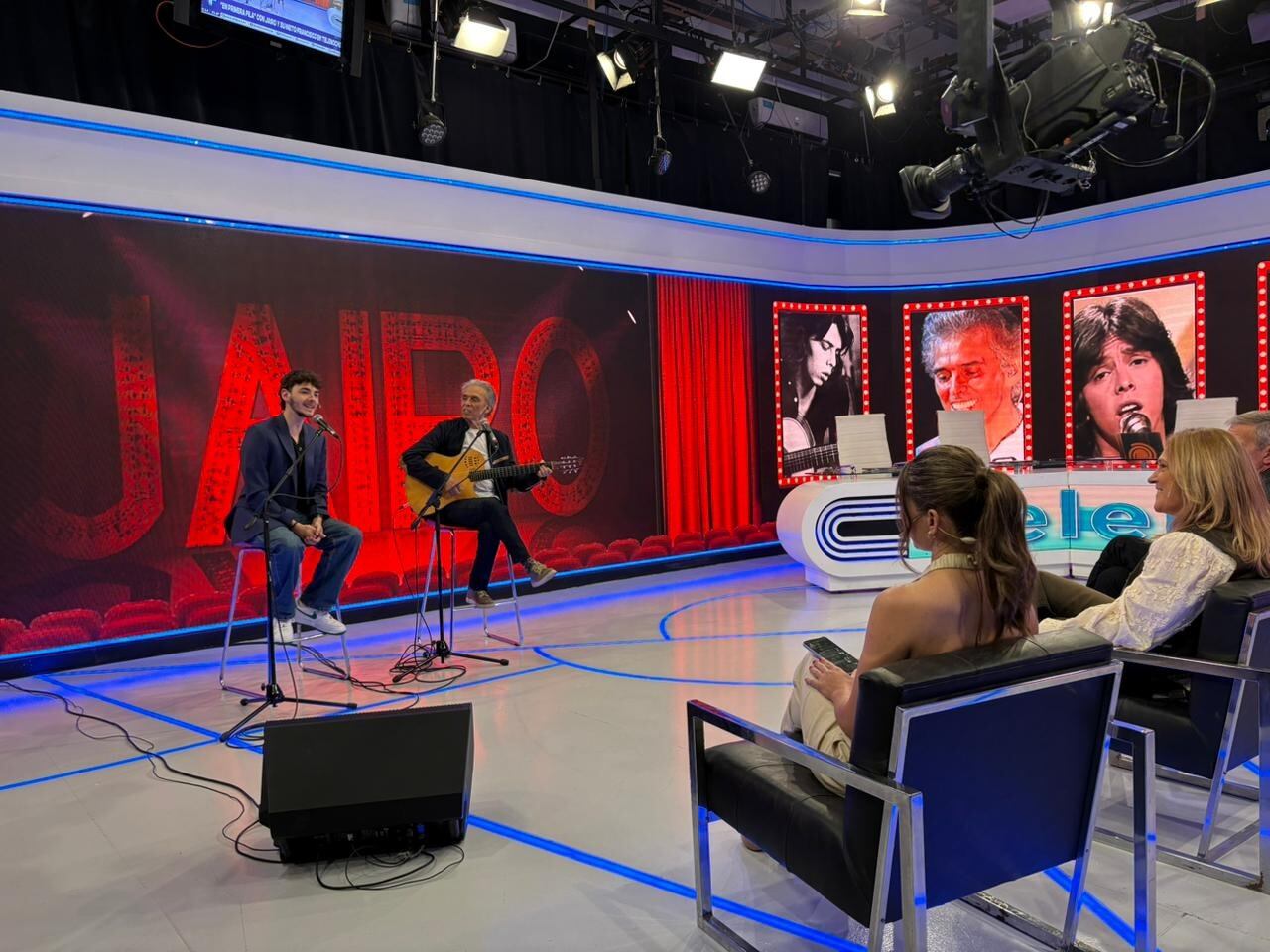 Jairo cantó junto con su hijo y su nieto en Telenoche