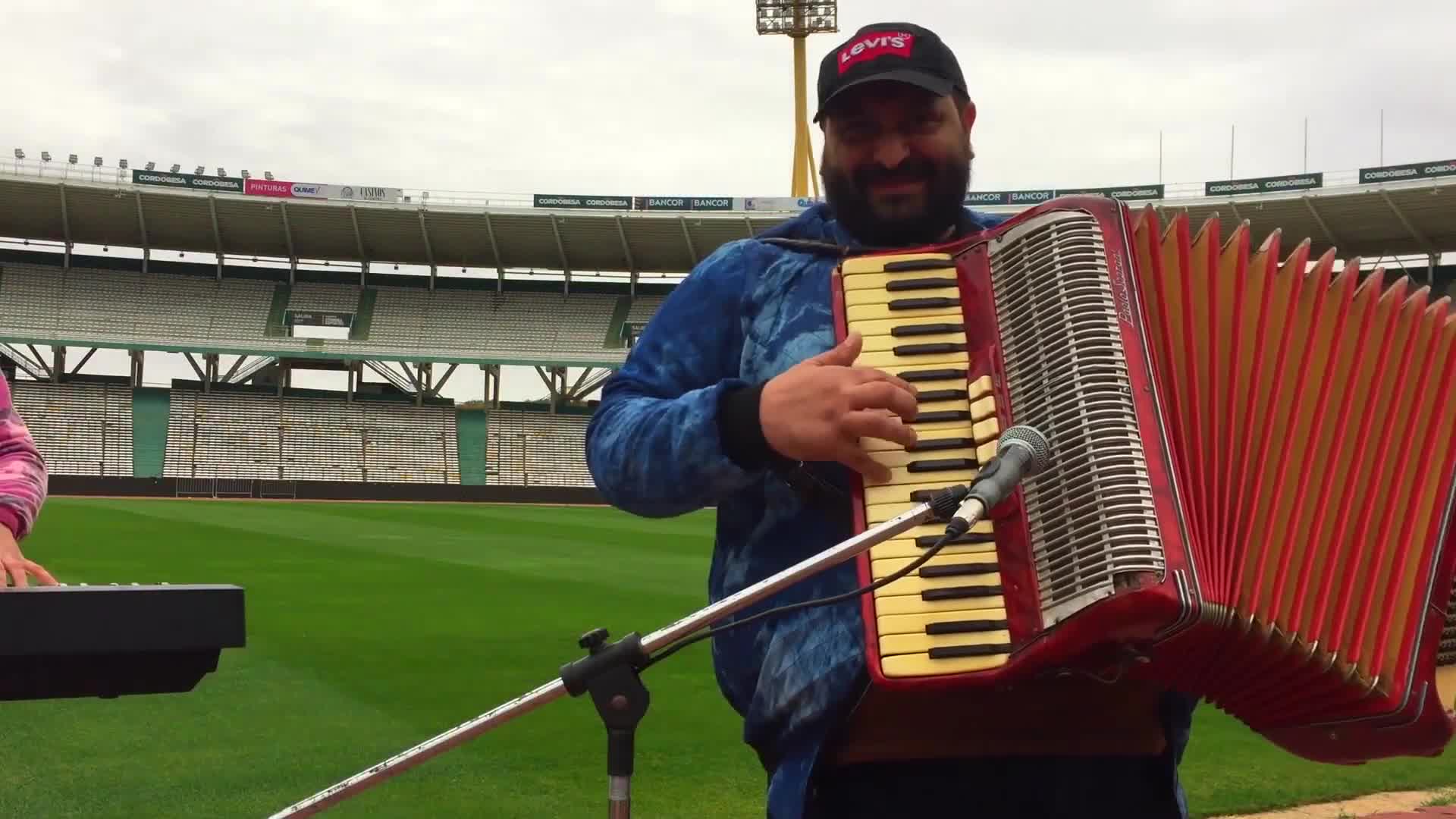 Los Descalzados estrenaron su video en el Estadio Kempes