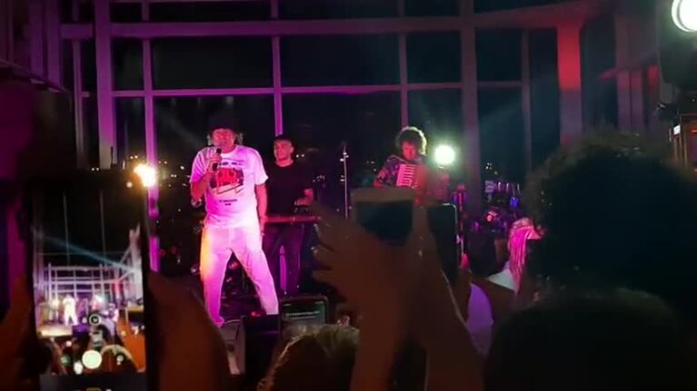 Capitalinas vibró al ritmo de La Mona Jiménez