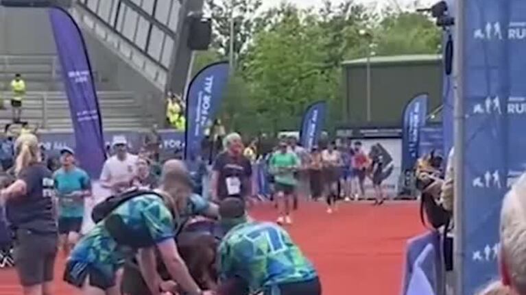 El conmovedor gesto de un maratonista con su amigo con ELA