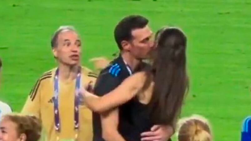 scaloni beso