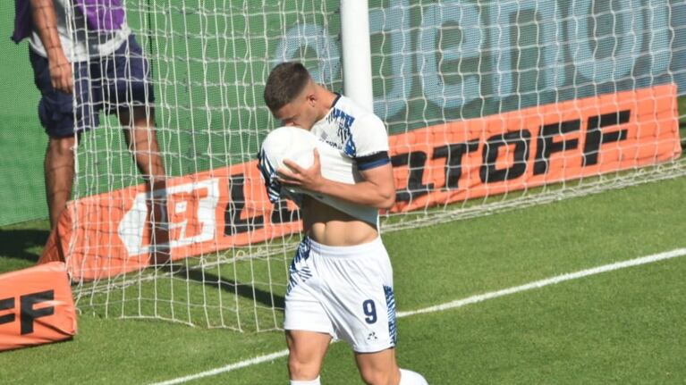 Girotti metió el primer gol para Talleres frente Gimnasia