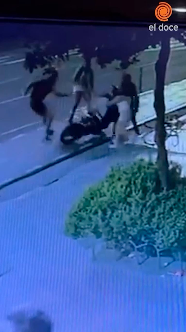 Bajaron a piñas y patadas a los motochoros