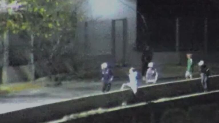 Detuvieron a menores de entre 13 y 16 años por atacar a piedrazos una escuela