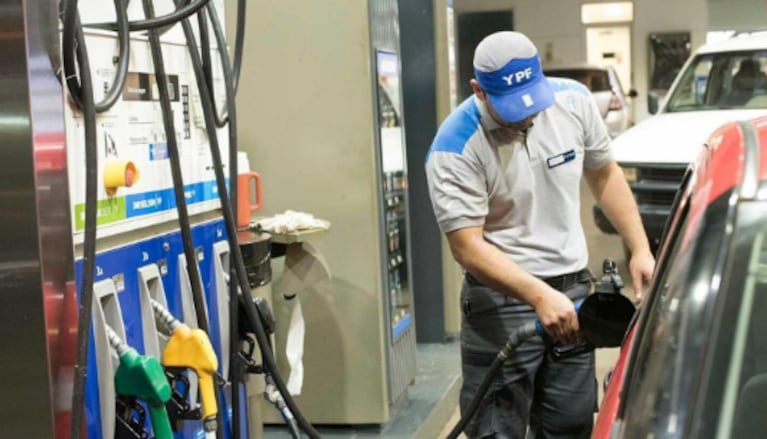 Cuánto cuestan la nafta y el gasoil tras la baja de precios