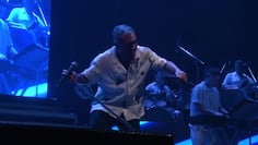 El Loco Amato lanzó "Manipuladora/Manipulador" en vivo desde la PLaza de La Música