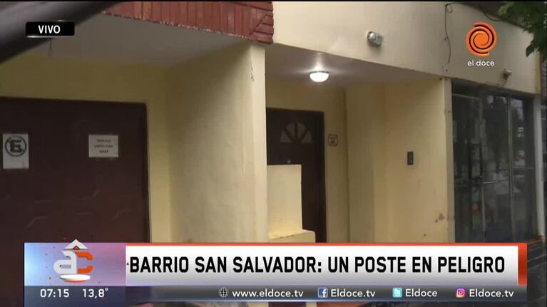 ¡Peligro, poste caído!