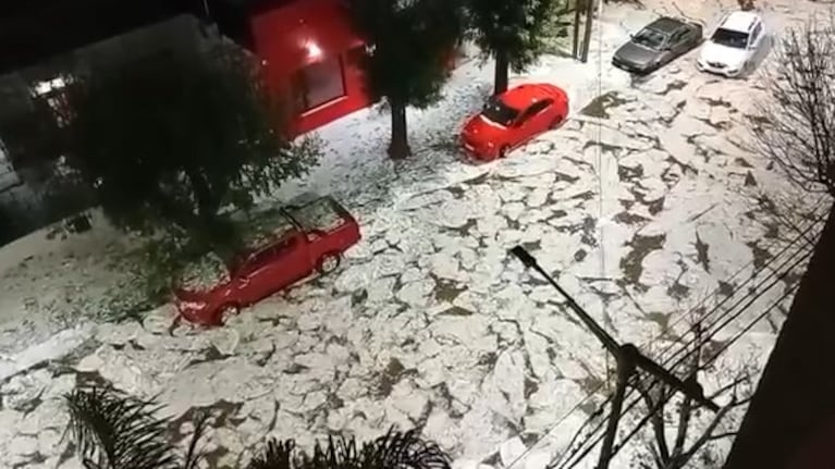 Video: el sorprendente río de granizo que se formó en Río Tercero tras las lluvias