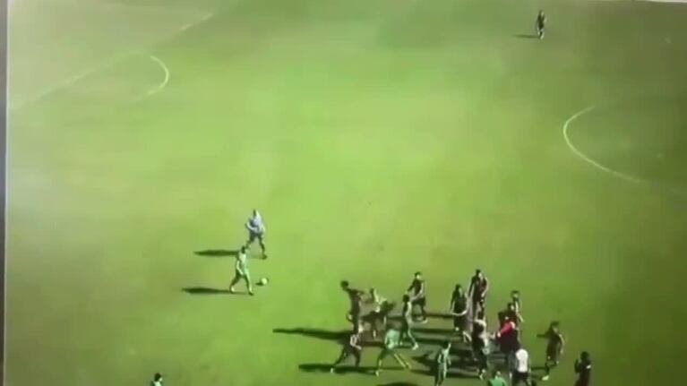 Escándalo y expulsados en Ferro vs. Colegiales