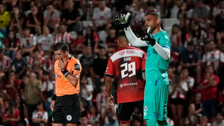 Cobraron penal para Instituto pero el VAR hizo cambiar la decisión: la jugada del primer tiempo ante Vélez