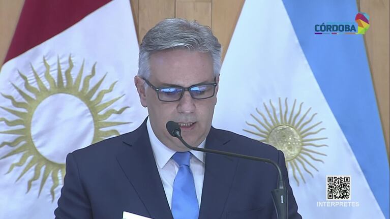 Llaryora anunció que reducirá un 25% su sueldo y el de Prunotto