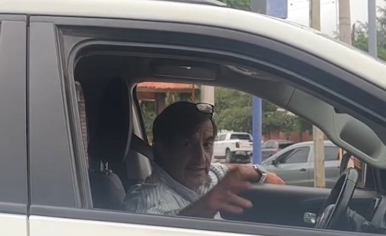 Tiró basura desde el auto, le llamaron la atención y reaccionó con violencia