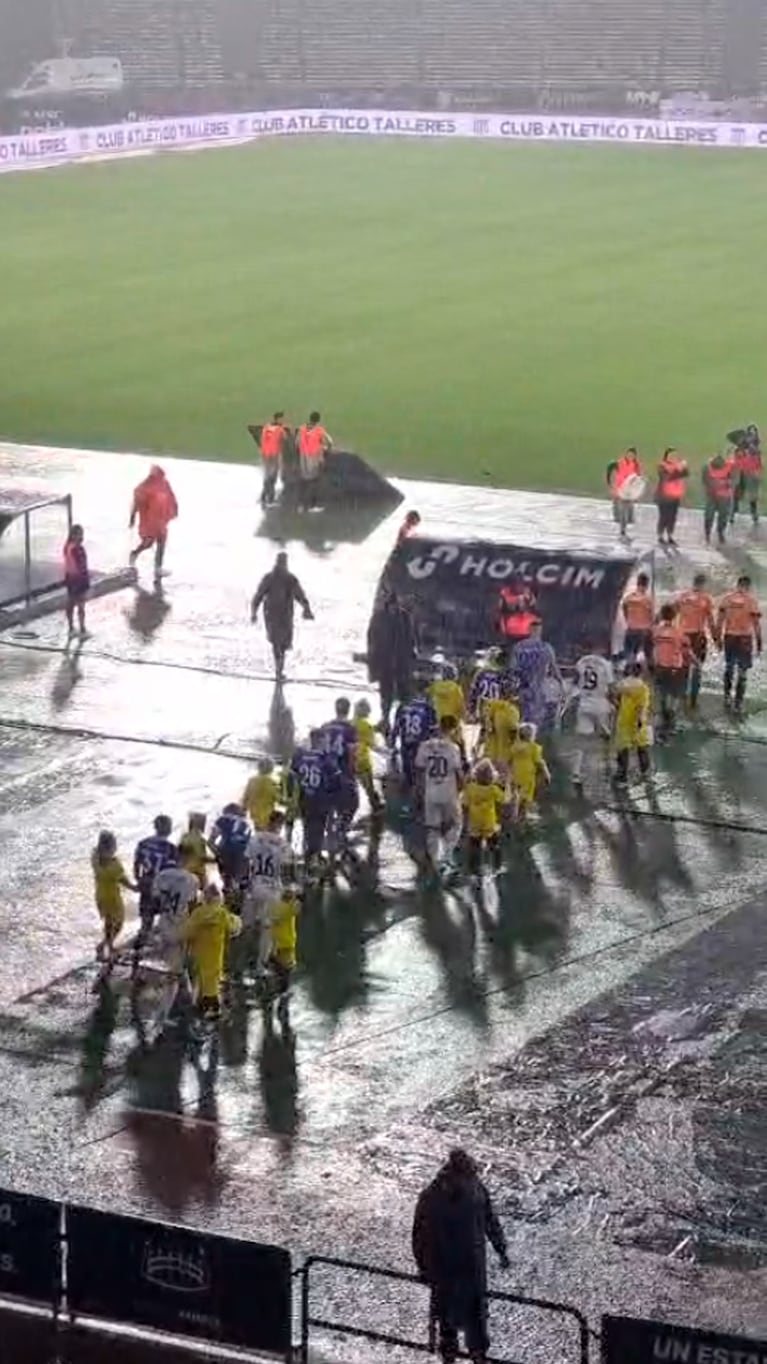 Lluvia torrencial en el Kempes para Talleres-Riestra