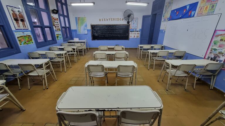 Acatamiento dispar al paro en las escuelas: docentes no pudieron dar clases por la falta de transporte