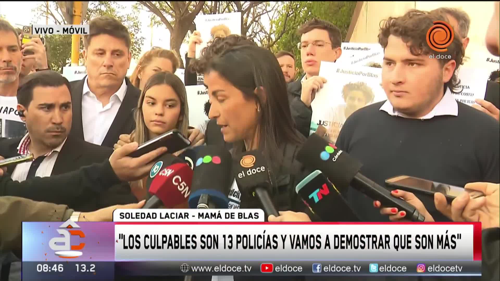 Los amigos de Blas acompañaron a la madre en el inicio del juicio