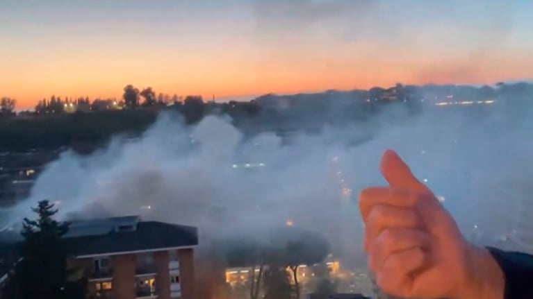 El humo de un incendio desconcertó a todos a la espera de la fumata por la elección del Papa en el Vaticano
