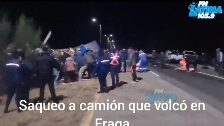 Saquearon un camión con carne que tumbó en San Luis