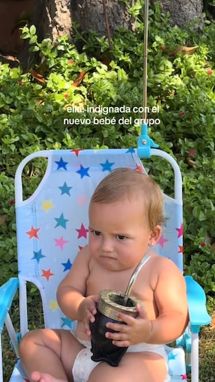 Llegó otro bebé, no ocultó su enojo y se volvió viral
