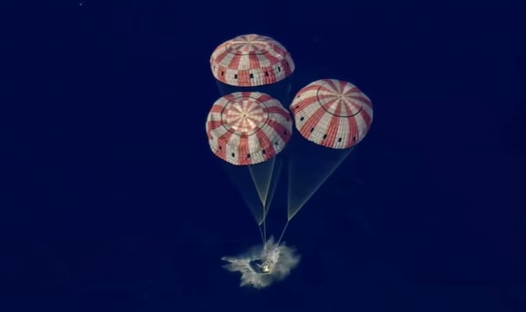 La cápsula Orion amerizó en el Pacífico y completó la misión Artemis II: el video del histórico momento