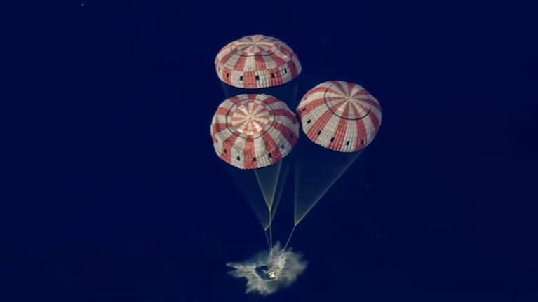 La cápsula Orion amerizó en el Pacífico y completó la misión Artemis II: el video del histórico momento