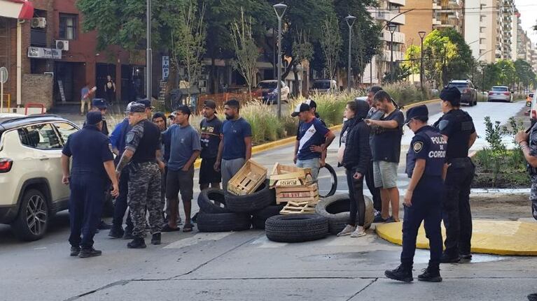 El operativo de desalojo de okupas en "la mole" de Bv. San Juan