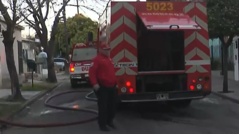 Se incendió una casa y bomberos rescataron al dueño intoxicado por humo