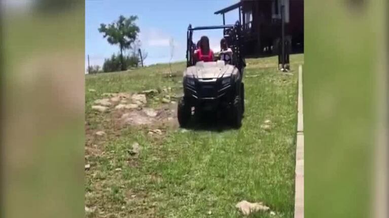 La Mona Jiménez se divierte en familia