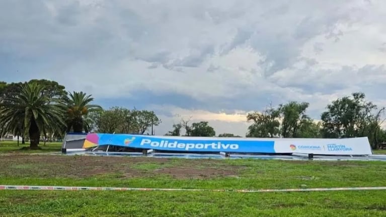 Polideportivo desplomado en Miramar de Ansenuza: “La obra aún no estaba terminada”, explicó el intendente