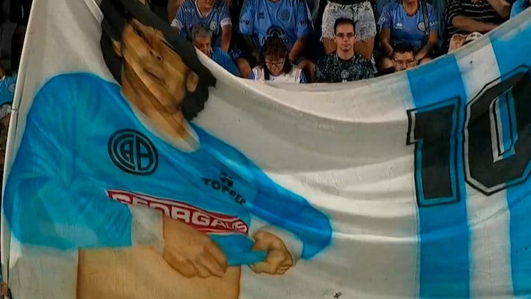 Homenaje a Maradona en el Gigante de Alberdi