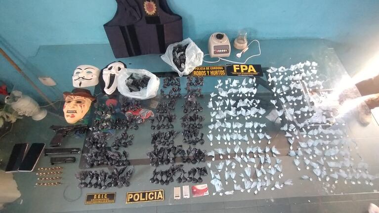 Una decena de detenidos por robos: secuestraron armas, drogas, chalecos policiales y hasta máscaras