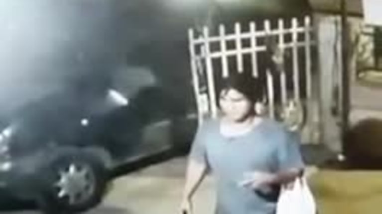 Pasó por el frente de una casa y se robó una silla