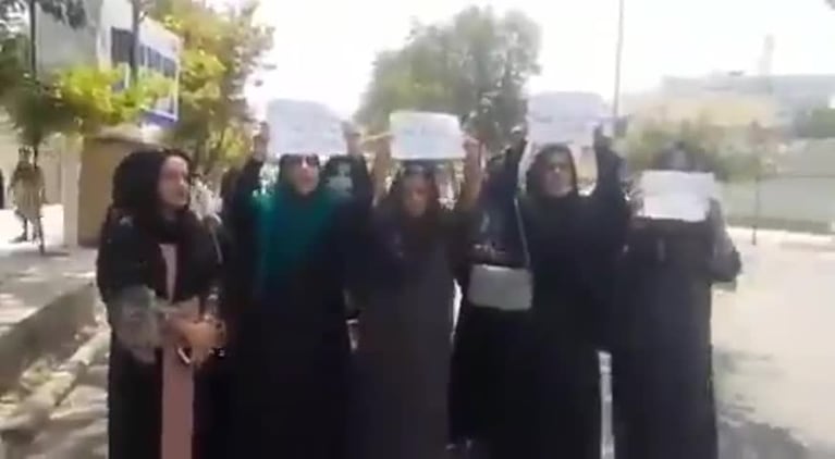 Por primera vez, mujeres protestaron contra los talibanes