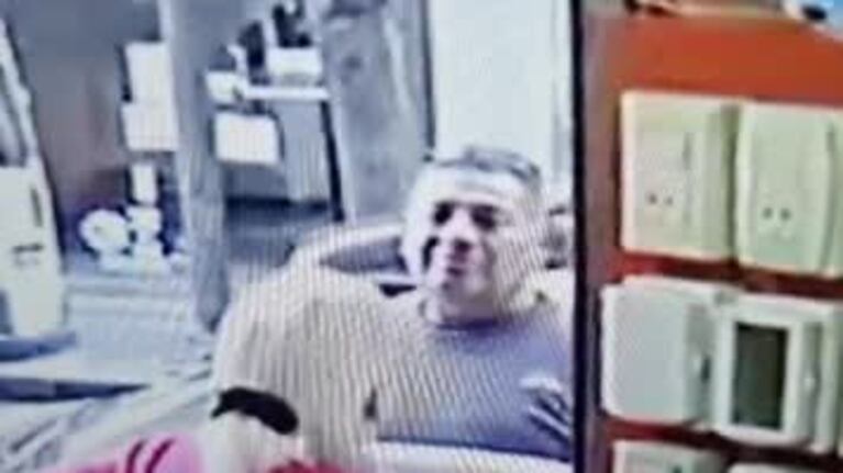 Distrajeron a la dueña y robaron una ferretería