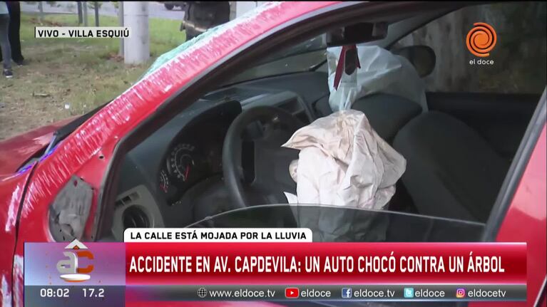 Por la lluvia, despistó y chocó contra un árbol en avenida Capdevila