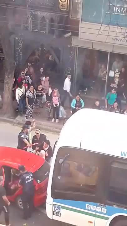 Discutieron con un colectivero y los detuvieron