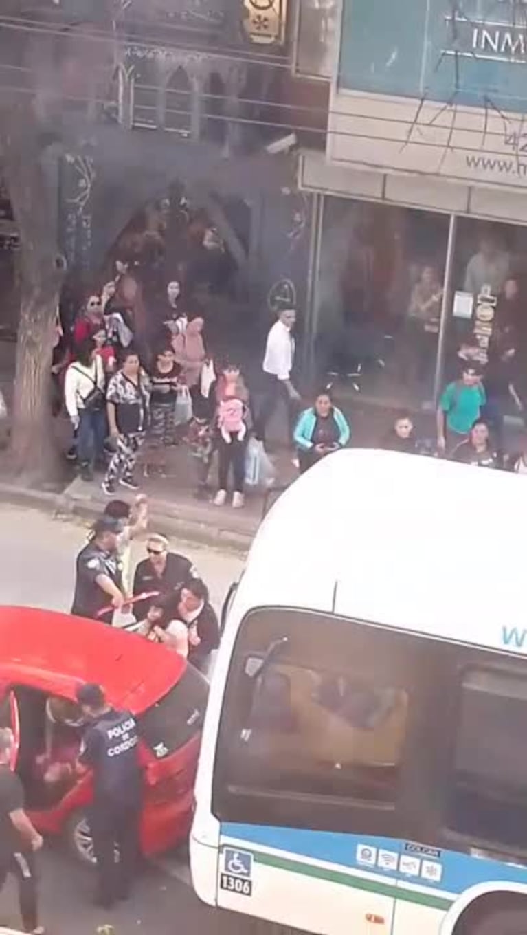 Discutieron con un colectivero y los detuvieron