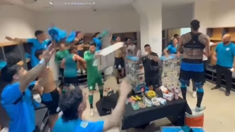 Locura en el vestuario: el desaforado festejo de Belgrano tras pasar a semis de Copa Argentina