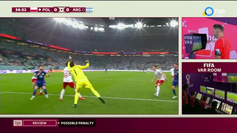 Szczesny le atajó el penal a Messi