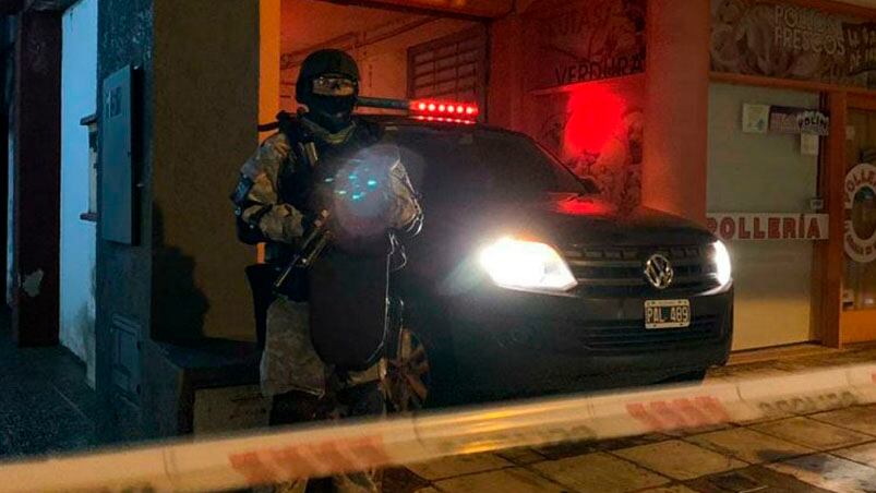 Hubo allanamientos y se secuestró un auto de alta gama. 
